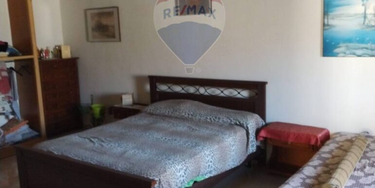 20251009224831-992783-17