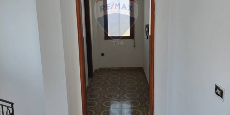 20251009224833-992783-18