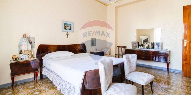 20251010140637-990902-14