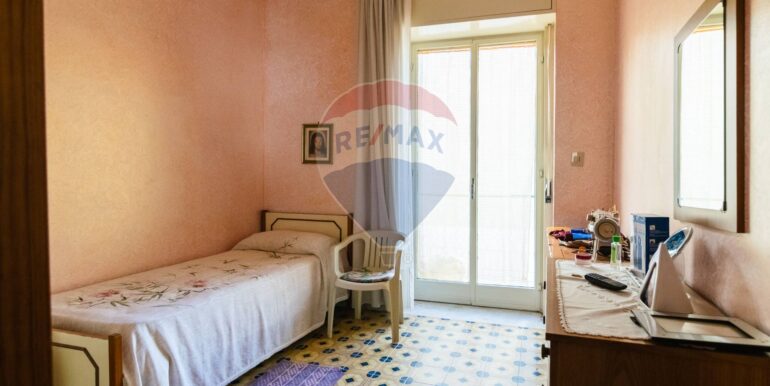 20251010140643-990902-16