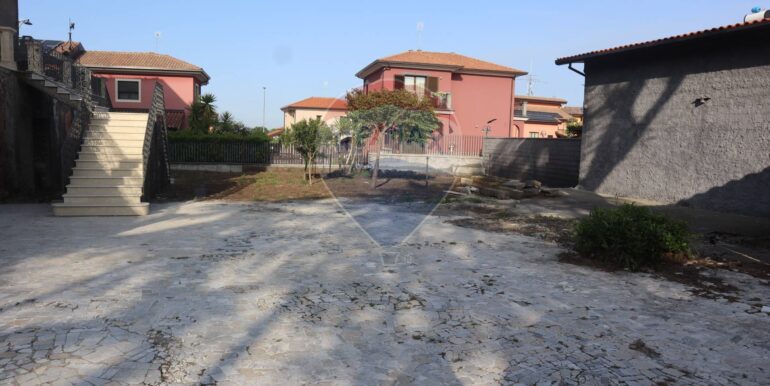 20251010170429-992976-18