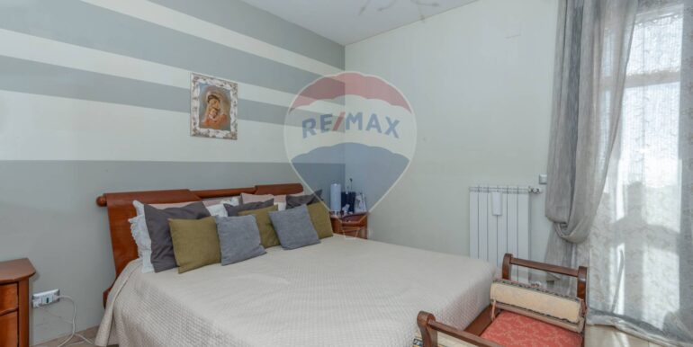 20251010192437-993056-12