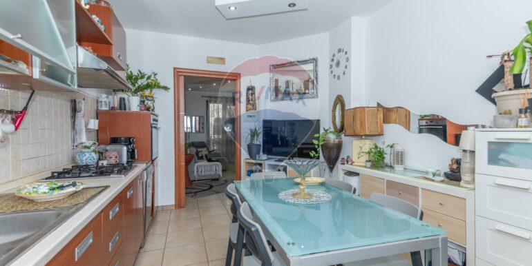 20251010192439-993056-21