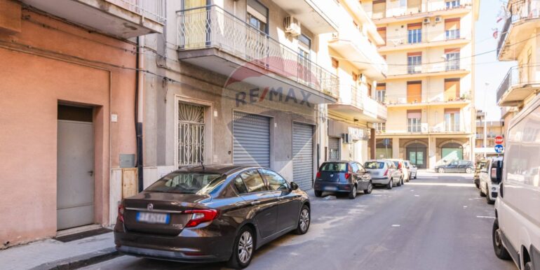 20251010200428-993047-3