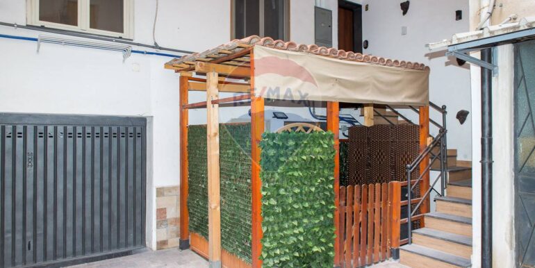 2025101083829-992816-4