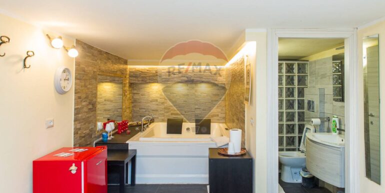 2025101083840-992816-7