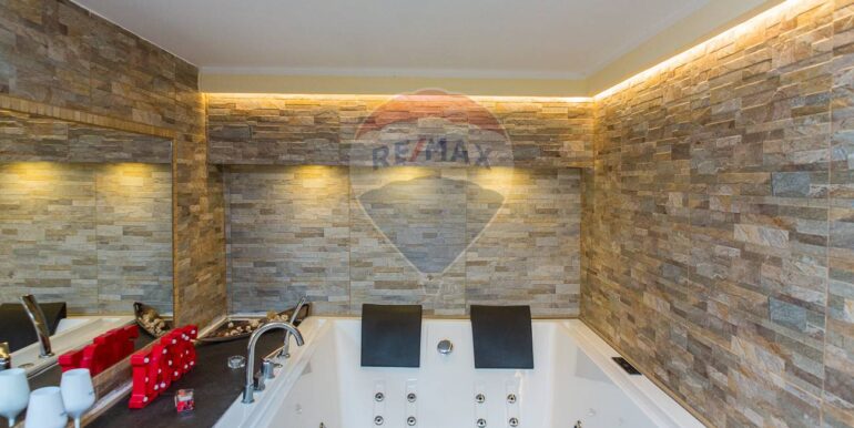 2025101083843-992816-8