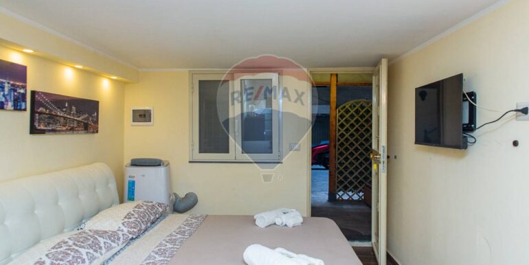 2025101083845-992816-9