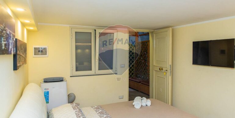 2025101083849-992816-10