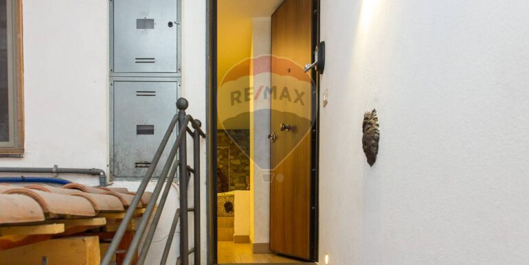 2025101083902-992816-14