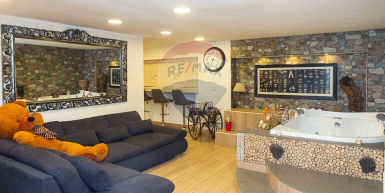 2025101083906-992816-15