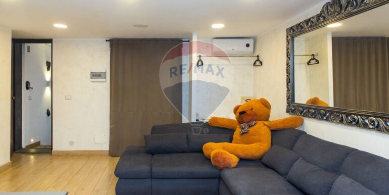 2025101083916-992816-18