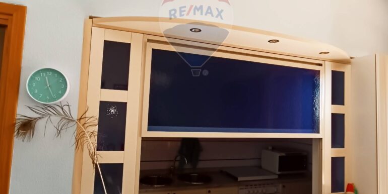 20251012224346-993166-12