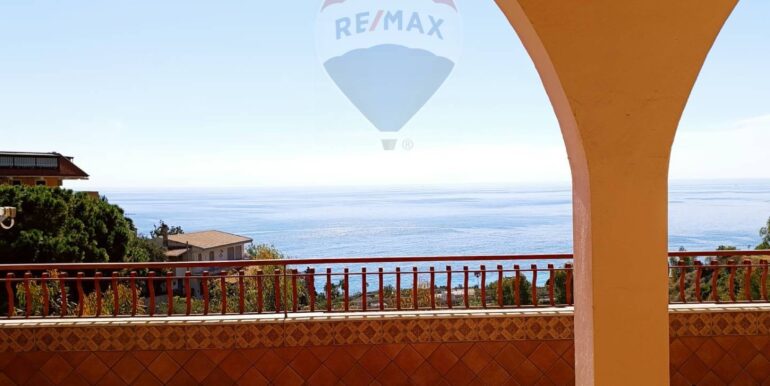 20251012224417-993166-21