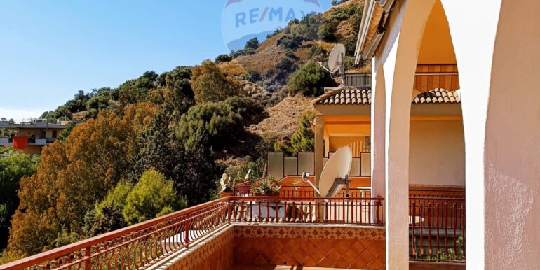 20251012224429-993166-24