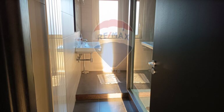 20251013215328-993480-18