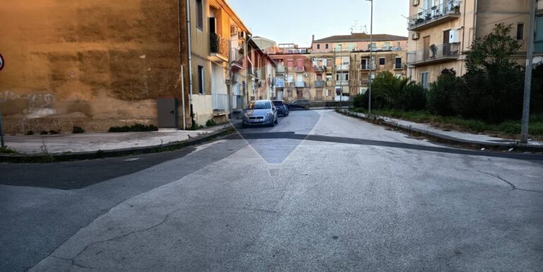 20251013215336-993480-21