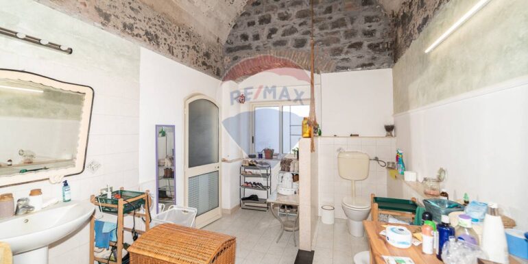 20251014100647-993504-13