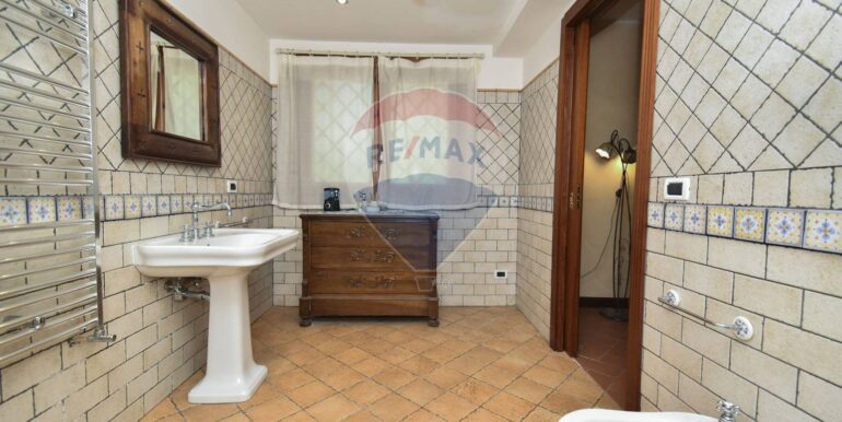 20251014180718-993255-25