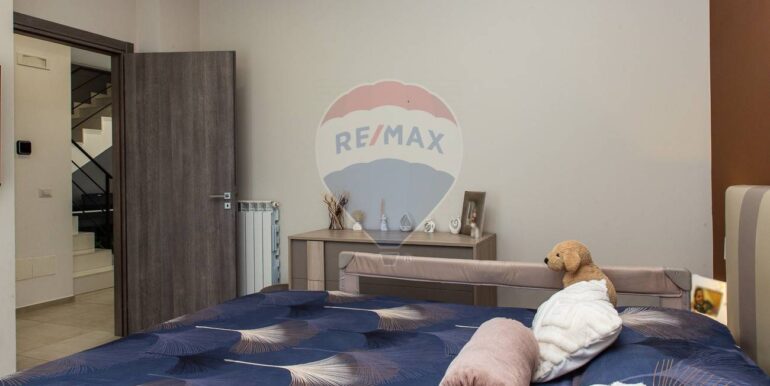 20251015200855-993927-18