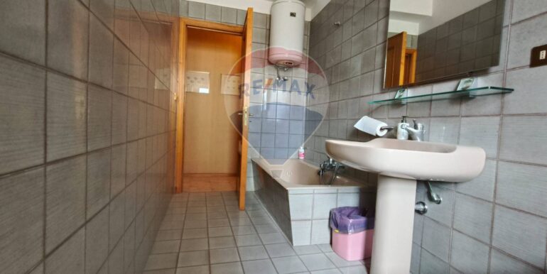 20251016114321-994002-4