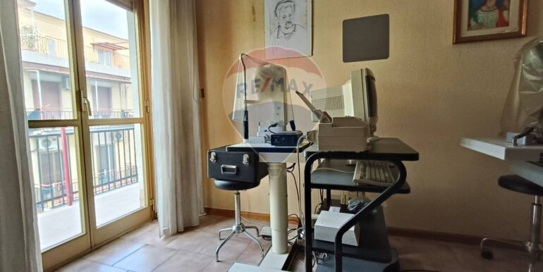 20251016114323-994002-18