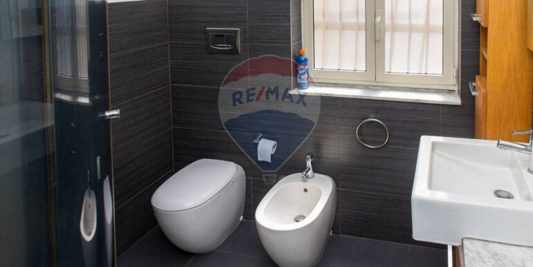 20251016182056-994134-10