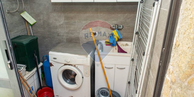 20251016182056-994134-13