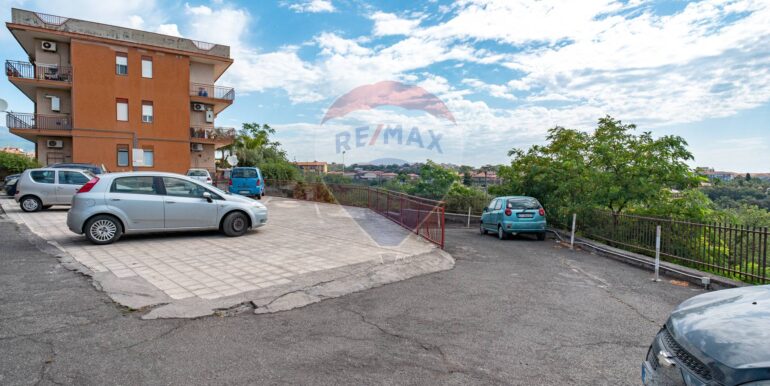 20251017182958-994341-18