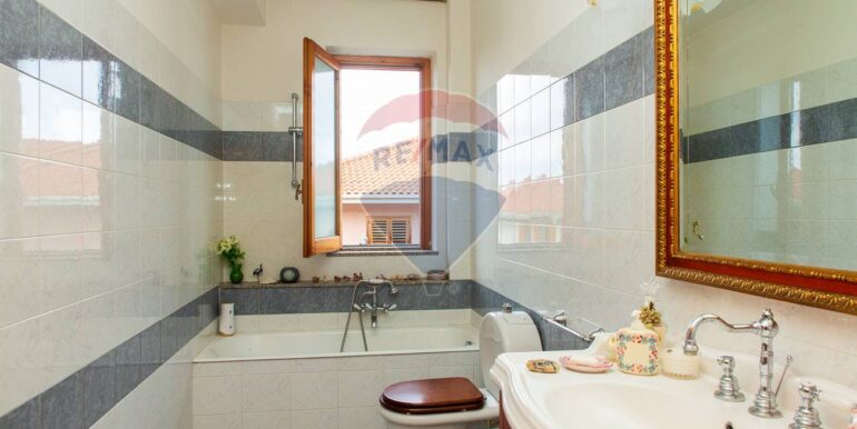 20251018223335-994426-31