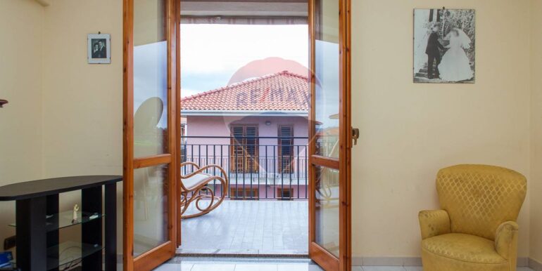 20251018223340-994426-33