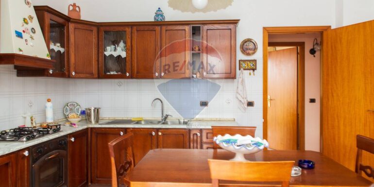 20251018223353-994426-37