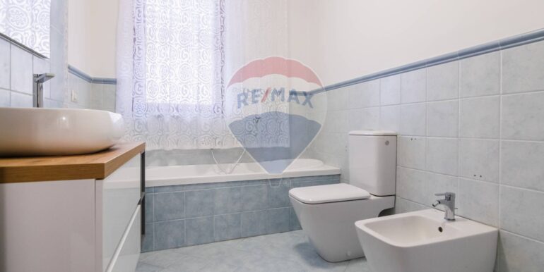 20251020172300-994542-22