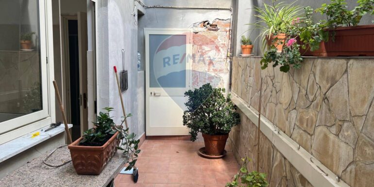 2025102200944-979645-21