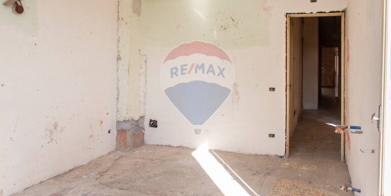 20251023194800-995692-18