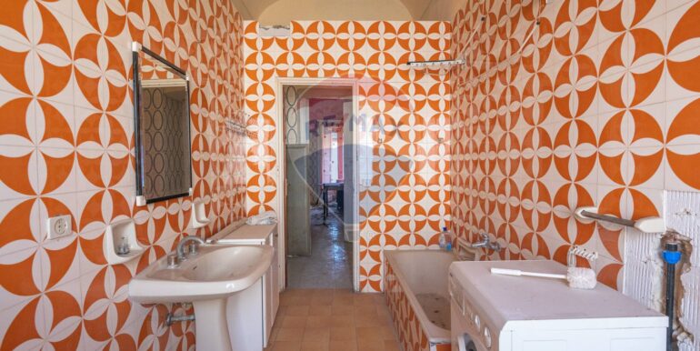 20251024192326-996012-8