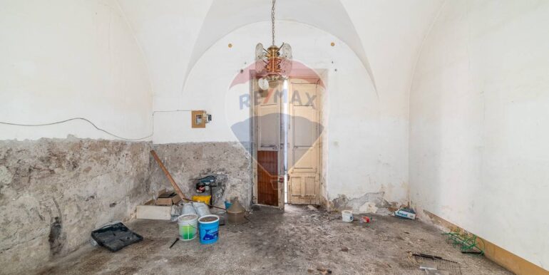 20251025121005-996030-8