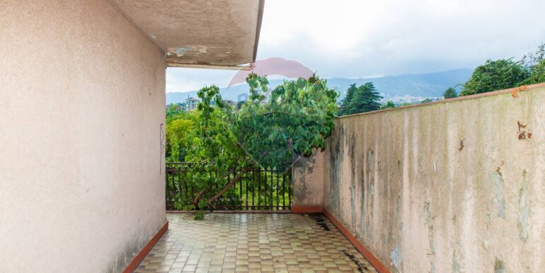 20251026181035-966487-18