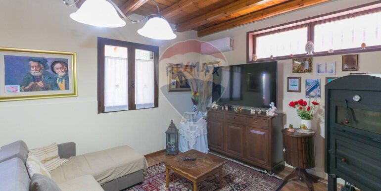 2025012581433-922354-3