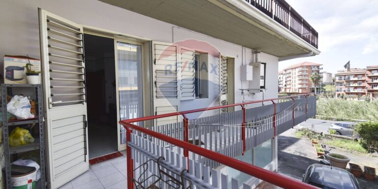 2025042494935-945306-18