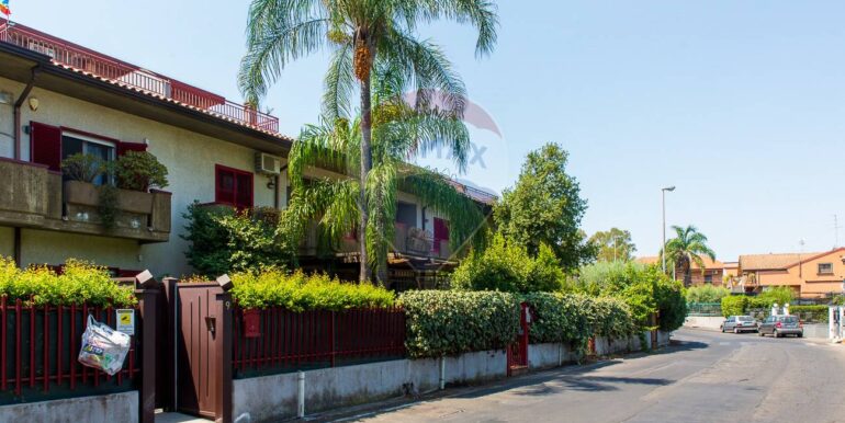 2025081993944-975023-2