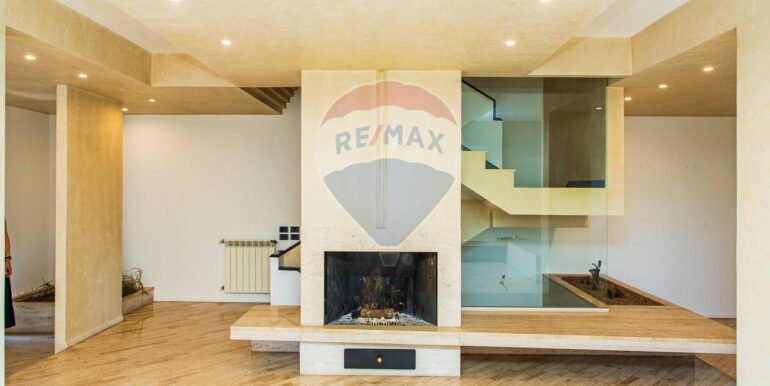 2025081994205-975023-43