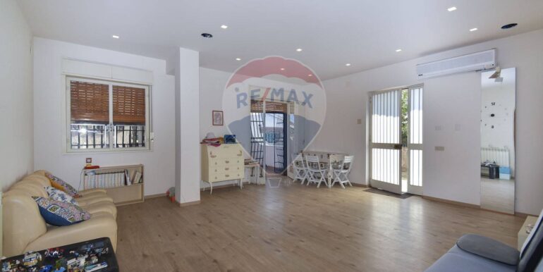 20250823164314-975018-7