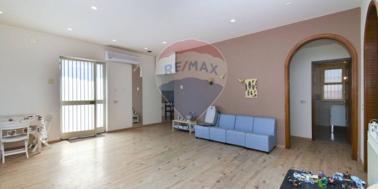 20250823164316-975018-8