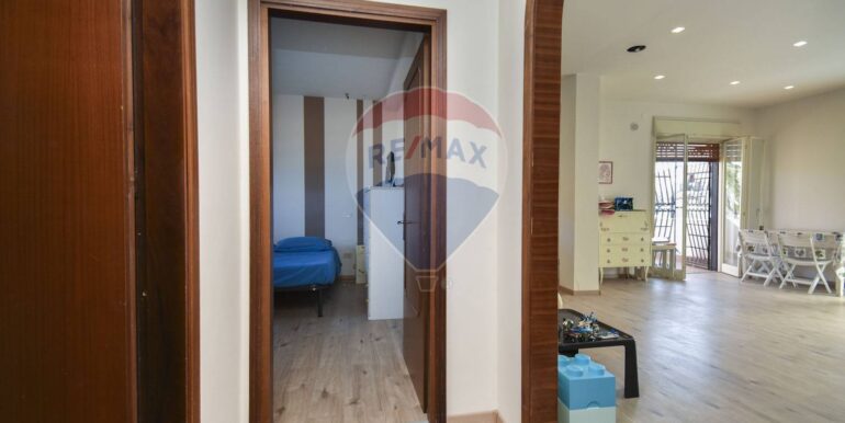 20250823164323-975018-11