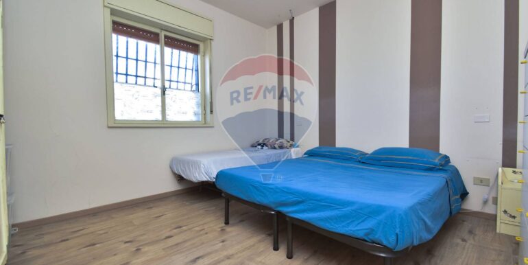 20250823164325-975018-12