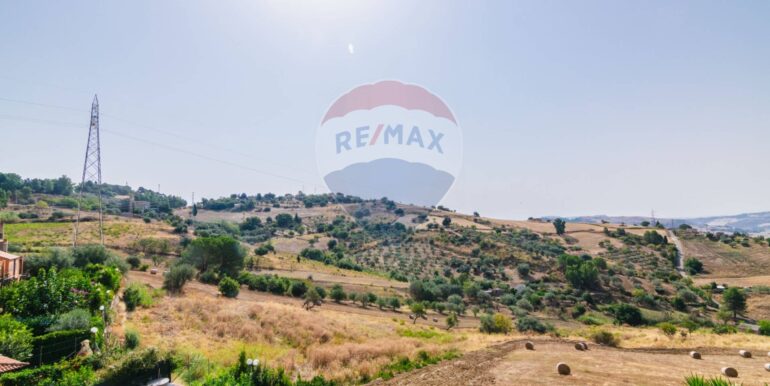 2025082473015-972274-39