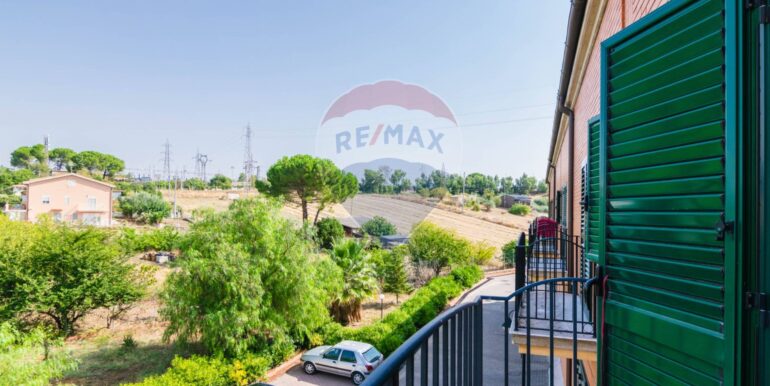 2025082473100-972274-50