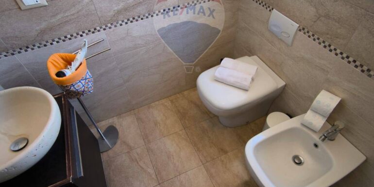 20250826182947-975878-19