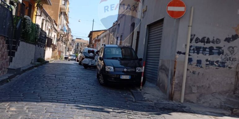 2025083001611-976679-1